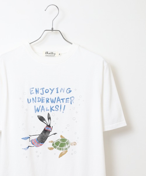 FUNALIVE(ファンアライブ)の「SHABBY プリント半袖Tシャツ unisex(Tシャツ/カットソー・メンズ・サックスブルー/ネイビー/ブラック系1/ブラック系2/イエロー系1/イエロー/オレンジ/アイボリー系1/ネイビー系1/アイボリー/ホワイト系2/ホワイト系1/ブラック/サックスブルー系1/オレンジ系1/オフホワイト・S/M/LL/L)」の5枚目の写真