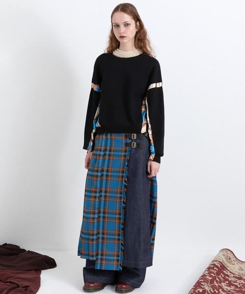 AULA AILA（アウラアイラ）の「スカーフプリント2WAYニット（スウェット・レディース・ブラック/レッド/ネイビー・0）」の22枚目の写真