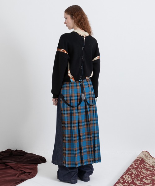 AULA AILA（アウラアイラ）の「スカーフプリント2WAYニット（スウェット・レディース・ブラック/レッド/ネイビー・0）」の21枚目の写真