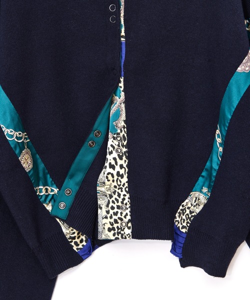 AULA AILA（アウラアイラ）の「スカーフプリント2WAYニット（スウェット・レディース・ブラック/レッド/ネイビー・0）」の8枚目の写真