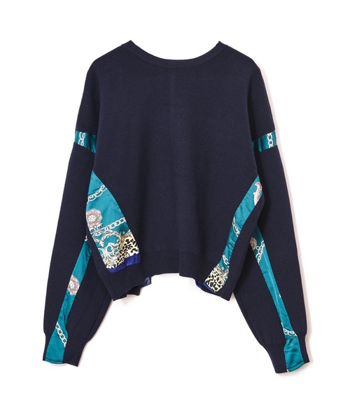 AULA AILA（アウラアイラ）の「スカーフプリント2WAYニット（スウェット・レディース・ブラック/レッド/ネイビー・0）」の7枚目の写真