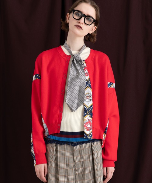 AULA AILA（アウラアイラ）の「スカーフプリント2WAYニット（スウェット・レディース・ブラック/レッド/ネイビー・0）」の4枚目の写真