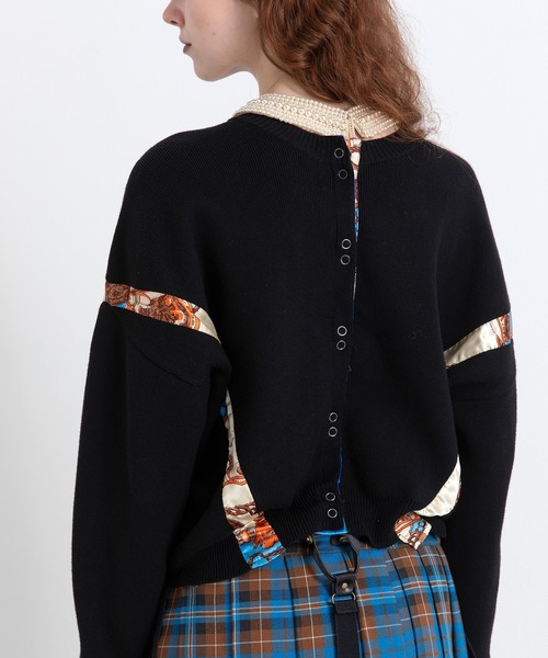 AULA AILA（アウラアイラ）の「スカーフプリント2WAYニット（スウェット・レディース・ブラック/レッド/ネイビー・0）」の6枚目の写真