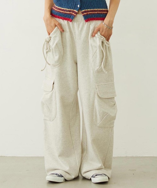 MILKFED.(ミルクフェド)の「GATHERED POCKET SWEAT CARGO PANTS(スウェットパンツ・レディース・ブラック/オリーブ/オートミール・S/M)」の3枚目の写真