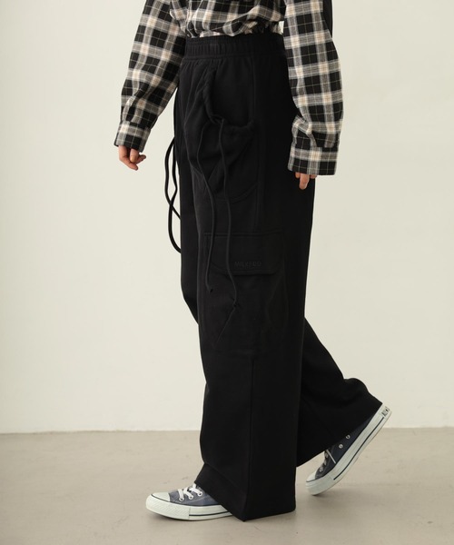 MILKFED.(ミルクフェド)の「GATHERED POCKET SWEAT CARGO PANTS(スウェットパンツ・レディース・ブラック/オリーブ/オートミール・S/M)」の4枚目の写真