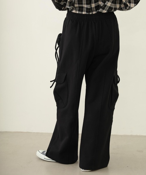 MILKFED.(ミルクフェド)の「GATHERED POCKET SWEAT CARGO PANTS(スウェットパンツ・レディース・ブラック/オリーブ/オートミール・S/M)」の5枚目の写真