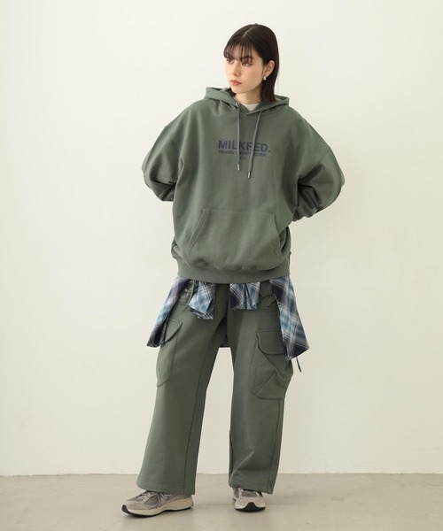 MILKFED.(ミルクフェド)の「GATHERED POCKET SWEAT CARGO PANTS(スウェットパンツ・レディース・ブラック/オリーブ/オートミール・S/M)」の13枚目の写真