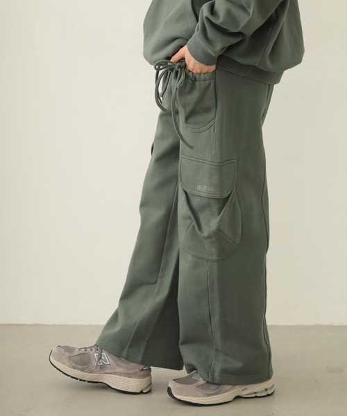 MILKFED.(ミルクフェド)の「GATHERED POCKET SWEAT CARGO PANTS(スウェットパンツ・レディース・ブラック/オリーブ/オートミール・S/M)」の10枚目の写真
