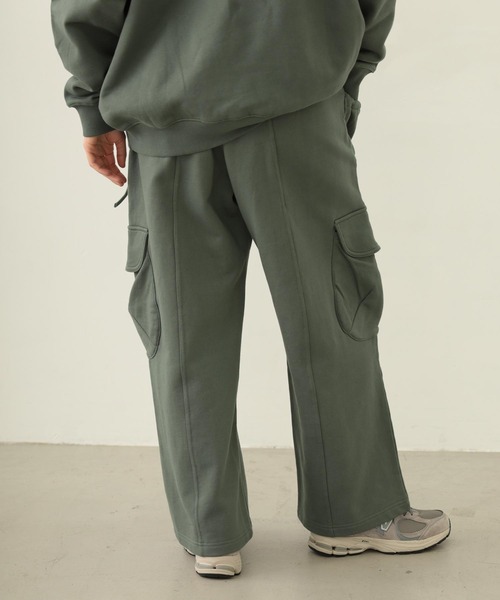MILKFED.(ミルクフェド)の「GATHERED POCKET SWEAT CARGO PANTS(スウェットパンツ・レディース・ブラック/オリーブ/オートミール・S/M)」の11枚目の写真