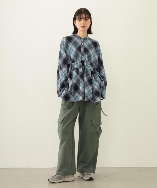 MILKFED.(ミルクフェド)の「GATHERED POCKET SWEAT CARGO PANTS(スウェットパンツ・レディース・ブラック/オリーブ/オートミール・S/M)」の15枚目の写真