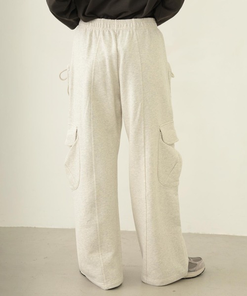 MILKFED.(ミルクフェド)の「GATHERED POCKET SWEAT CARGO PANTS(スウェットパンツ・レディース・ブラック/オリーブ/オートミール・S/M)」の18枚目の写真