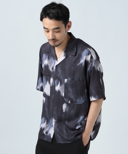 BAYFLOW(ベイフロー)の「【接触冷感】オープンカラー半袖柄シャツ(シャツ/ブラウス・メンズ・グリーン/ネイビー・MEDIUM/LARGE)」の2枚目の写真