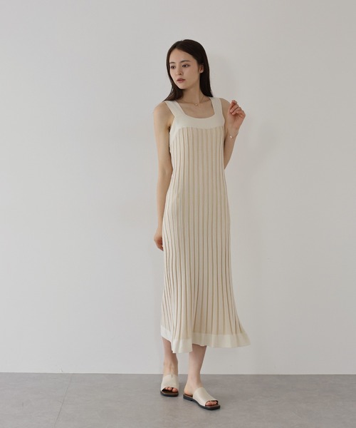 J by blue(ジェイバイブルー)の「ワイドリブマーメイドワンピース(ワンピース・レディース・グレー/ベージュ・MEDIUM)」の3枚目の写真