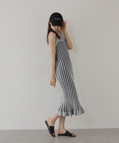 J by blue(ジェイバイブルー)の「ワイドリブマーメイドワンピース(ワンピース・レディース・グレー/ベージュ・MEDIUM)」の12枚目の写真