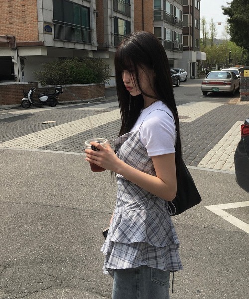 anyonemore(エニワンモア)の「チェック柄アンバランスフリルバックリボンキャミワンピース(ワンピース・レディース・グレー・FREE)」の4枚目の写真