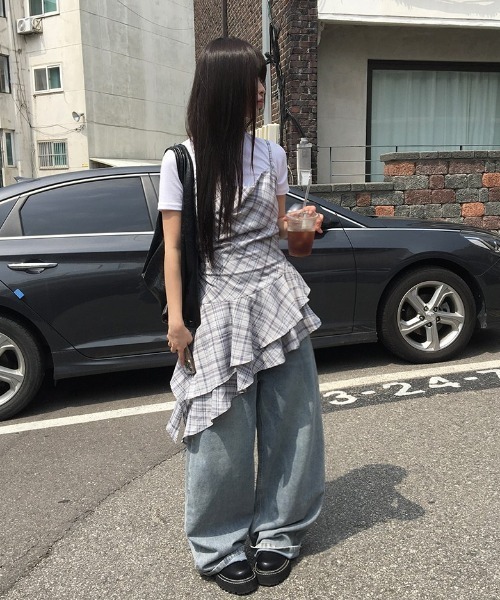 anyonemore(エニワンモア)の「チェック柄アンバランスフリルバックリボンキャミワンピース(ワンピース・レディース・グレー・FREE)」の3枚目の写真