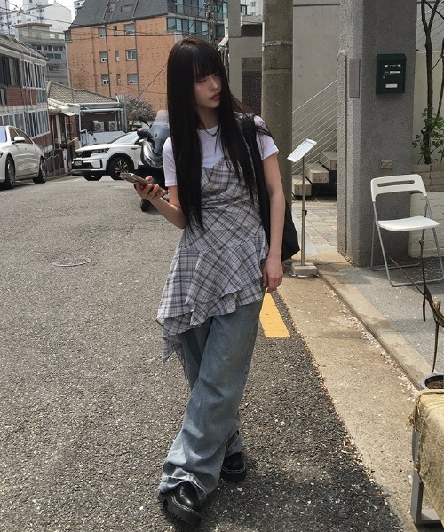 anyonemore(エニワンモア)の「チェック柄アンバランスフリルバックリボンキャミワンピース(ワンピース・レディース・グレー・FREE)」の7枚目の写真