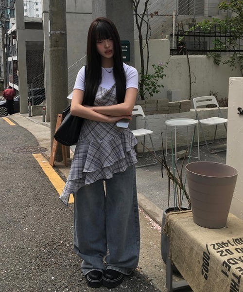 anyonemore(エニワンモア)の「チェック柄アンバランスフリルバックリボンキャミワンピース(ワンピース・レディース・グレー・FREE)」の6枚目の写真