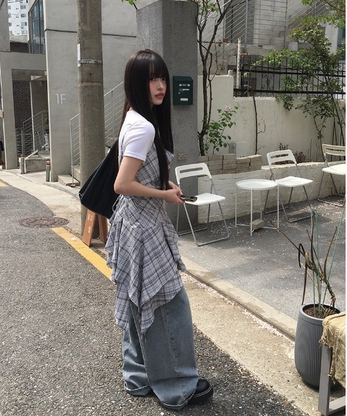 anyonemore(エニワンモア)の「チェック柄アンバランスフリルバックリボンキャミワンピース(ワンピース・レディース・グレー・FREE)」の5枚目の写真