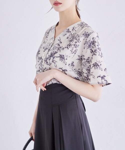 tocco closet(トッコ クローゼット)の「パール釦Vネックフレアスリーブブラウス(シャツ/ブラウス・レディース・オフホワイト/ピンク/ホワイト・M)」の7枚目の写真