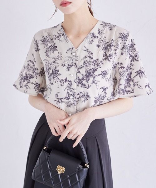 tocco closet(トッコ クローゼット)の「パール釦Vネックフレアスリーブブラウス(シャツ/ブラウス・レディース・オフホワイト/ピンク/ホワイト・M)」の6枚目の写真