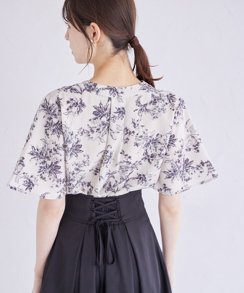 tocco closet(トッコ クローゼット)の「パール釦Vネックフレアスリーブブラウス(シャツ/ブラウス・レディース・オフホワイト/ピンク/ホワイト・M)」の8枚目の写真