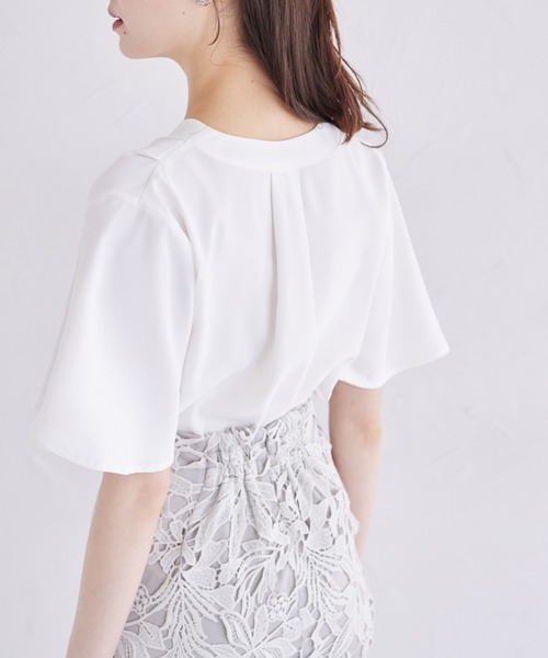 tocco closet(トッコ クローゼット)の「パール釦Vネックフレアスリーブブラウス(シャツ/ブラウス・レディース・オフホワイト/ピンク/ホワイト・M)」の13枚目の写真