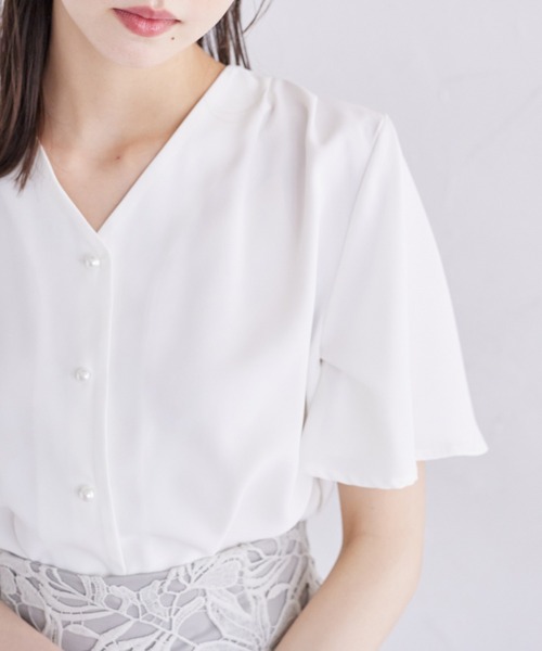 tocco closet(トッコ クローゼット)の「パール釦Vネックフレアスリーブブラウス(シャツ/ブラウス・レディース・オフホワイト/ピンク/ホワイト・M)」の14枚目の写真