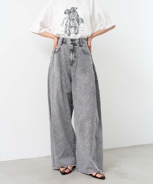 refinedworks(リファインドワークス)の「【refinedworks】サイドタックで魅せる デニムパンツ(デニムパンツ・レディース・ブラック/グレー/インディゴブルー・FREE)」の1枚目の写真