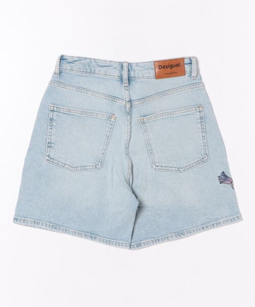 Desigual(デシグアル)の「デニムの花柄バミューダパンツ(デニムパンツ・レディース・ブルー・44/42/40/38/36/34)」の2枚目の写真