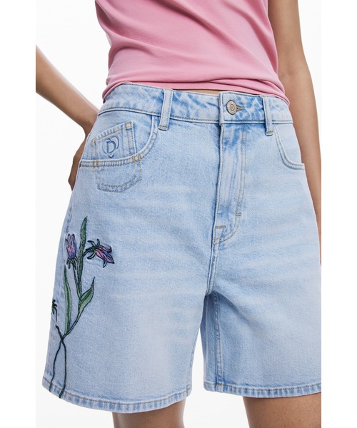 Desigual(デシグアル)の「デニムの花柄バミューダパンツ(デニムパンツ・レディース・ブルー・44/42/40/38/36/34)」の3枚目の写真