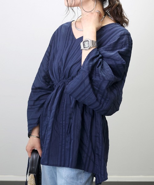 Aletta vita（アレッタビータ）の「シアーストライプ袖ドロストブラウス（シャツ/ブラウス・レディース・ネイビー/オフホワイト・M）」の3枚目の写真