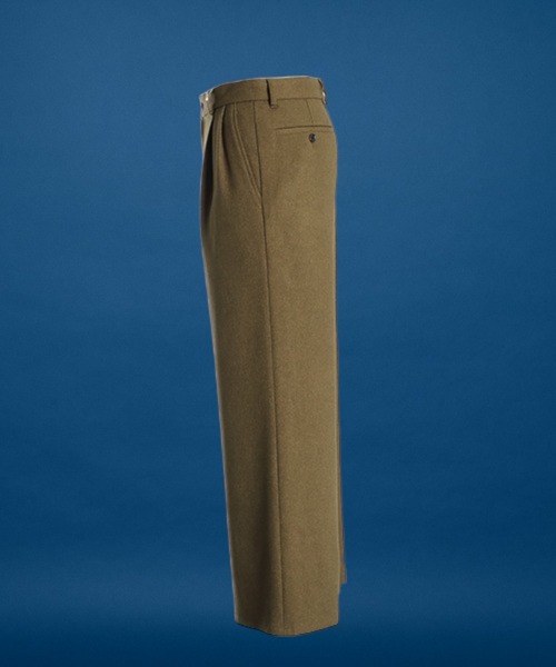 unrelaxing（アンリラクシング）の「ツータックフレアバギースラックス（スラックス・メンズ・カーキ・マルチサイズ）」の2枚目の写真