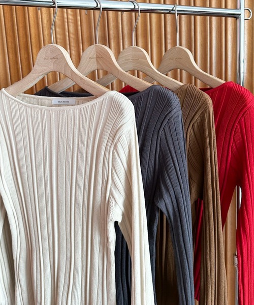 Doux archives（ドゥアルシーヴ）の「ボートネックランダムリブニット（ニット/セーター・レディース・レッド/キャメル/アイボリー/チャコールグレー・FREE）」の15枚目の写真