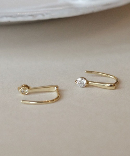 yu-ka(ユーカ)の「YU-KA:ワンポイントジルコニアフックピアス one point zirconia hook pierce(ピアス(両耳用)・レディース・ゴールド・FREE)」の4枚目の写真