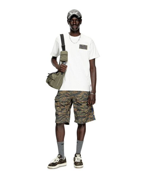 DIESEL(ディーゼル)の「メンズ Tシャツ T-NORM-T3(Tシャツ/カットソー・メンズ・ホワイト/ダークグリーン・MEDIUM/SMALL/X-LARGE/X-SMALL/XXX-LARGE/LARGE/XX-LARGE)」の4枚目の写真