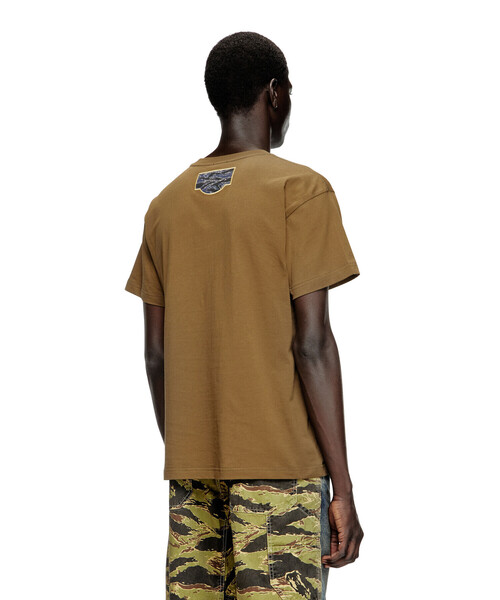 DIESEL(ディーゼル)の「メンズ Tシャツ T-NORM-T3(Tシャツ/カットソー・メンズ・ホワイト/ダークグリーン・MEDIUM/SMALL/X-LARGE/X-SMALL/XXX-LARGE/LARGE/XX-LARGE)」の7枚目の写真