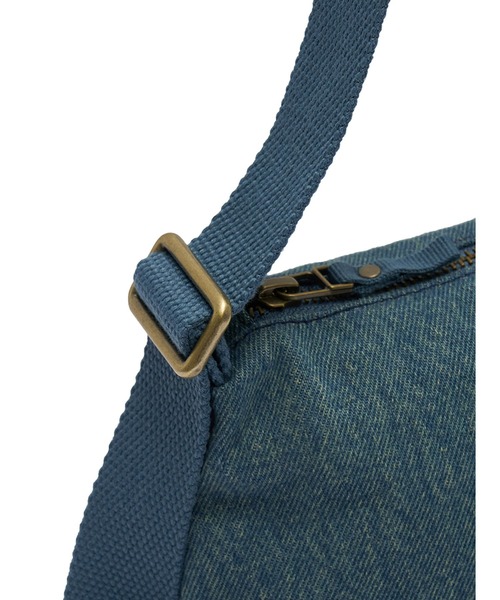 Levi's(リーバイス)の「Levi's/リーバイス スモール ショルダー バッグ(ショルダーバッグ・レディース・インディゴブルー・OS)」の7枚目の写真