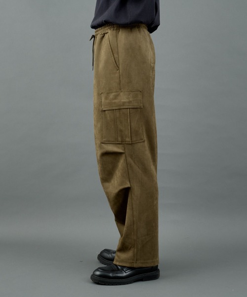 COLONY 2139（コロニートゥーワンスリーナイン）の「シンセティックスエードカーゴパンツ（カーゴパンツ・メンズ・チャコールグレー/アイボリー/ブラック/カーキ・MEDIUM/LARGE）」の18枚目の写真