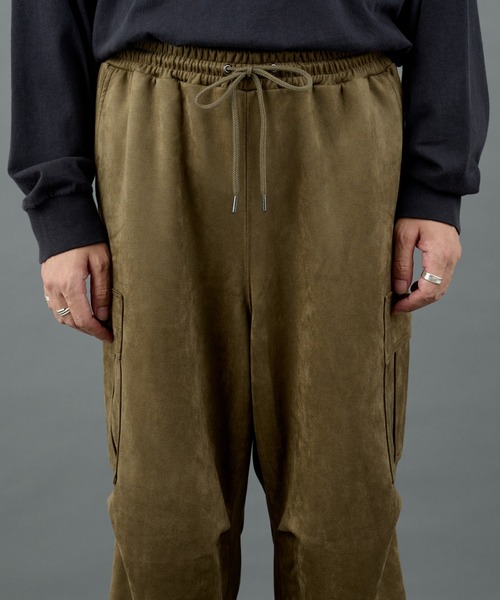 COLONY 2139（コロニートゥーワンスリーナイン）の「シンセティックスエードカーゴパンツ（カーゴパンツ・メンズ・チャコールグレー/アイボリー/ブラック/カーキ・MEDIUM/LARGE）」の20枚目の写真