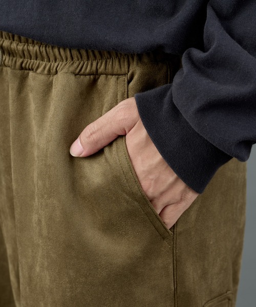 COLONY 2139（コロニートゥーワンスリーナイン）の「シンセティックスエードカーゴパンツ（カーゴパンツ・メンズ・チャコールグレー/アイボリー/ブラック/カーキ・MEDIUM/LARGE）」の21枚目の写真