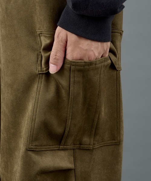 COLONY 2139（コロニートゥーワンスリーナイン）の「シンセティックスエードカーゴパンツ（カーゴパンツ・メンズ・チャコールグレー/アイボリー/ブラック/カーキ・MEDIUM/LARGE）」の22枚目の写真