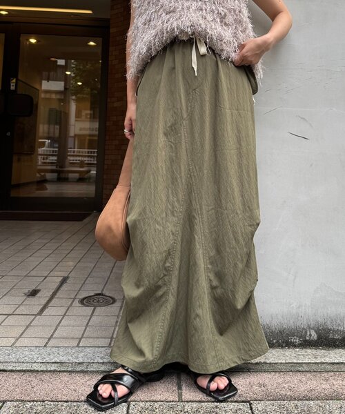 CIAOPANIC TYPY（チャオパニックティピー）の「光沢ナイロンリメイク風ミリタリースカート（スカート・レディース・ブラック/カーキ/ブラウン・LARGE/MEDIUM/SMALL）」の5枚目の写真