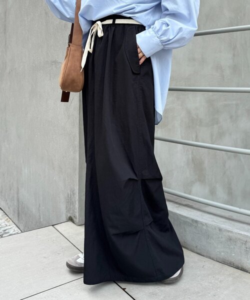 CIAOPANIC TYPY（チャオパニックティピー）の「光沢ナイロンリメイク風ミリタリースカート（スカート・レディース・ブラック/カーキ/ブラウン・LARGE/MEDIUM/SMALL）」の15枚目の写真