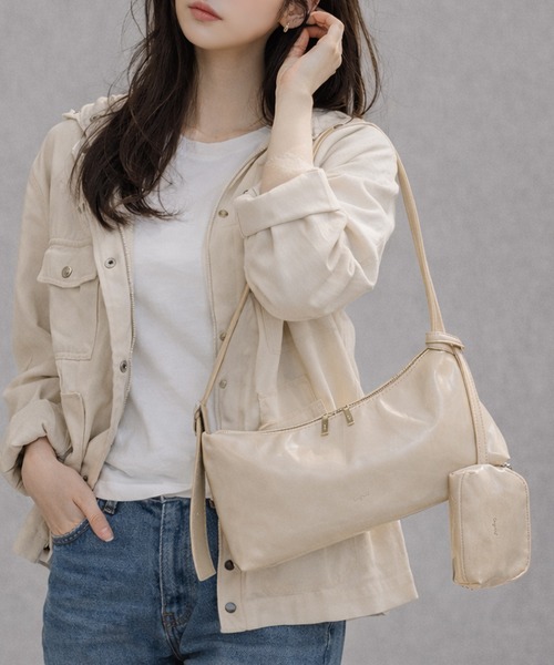 Ungrid（アングリッド）の「【Ungrid/アングリッド】　ポーチチャーム付　ワイドバックルベルト ワンハンドルショルダーバッグ（ショルダーバッグ・レディース・ブラック/ブラウン/アイボリー・FREE）」の2枚目の写真