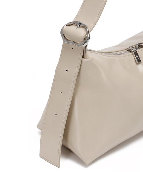 Ungrid（アングリッド）の「【Ungrid/アングリッド】　ポーチチャーム付　ワイドバックルベルト ワンハンドルショルダーバッグ（ショルダーバッグ・レディース・ブラック/ブラウン/アイボリー・FREE）」の13枚目の写真