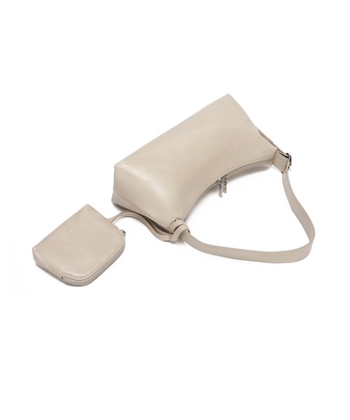 Ungrid（アングリッド）の「【Ungrid/アングリッド】　ポーチチャーム付　ワイドバックルベルト ワンハンドルショルダーバッグ（ショルダーバッグ・レディース・ブラック/ブラウン/アイボリー・FREE）」の17枚目の写真