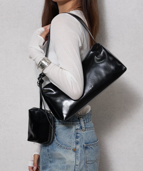 Ungrid（アングリッド）の「【Ungrid/アングリッド】　ポーチチャーム付　ワイドバックルベルト ワンハンドルショルダーバッグ（ショルダーバッグ・レディース・ブラック/ブラウン/アイボリー・FREE）」の16枚目の写真