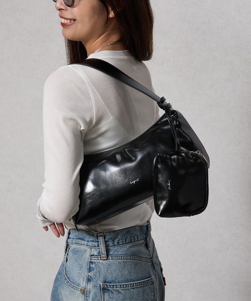 Ungrid（アングリッド）の「【Ungrid/アングリッド】　ポーチチャーム付　ワイドバックルベルト ワンハンドルショルダーバッグ（ショルダーバッグ・レディース・ブラック/ブラウン/アイボリー・FREE）」の10枚目の写真