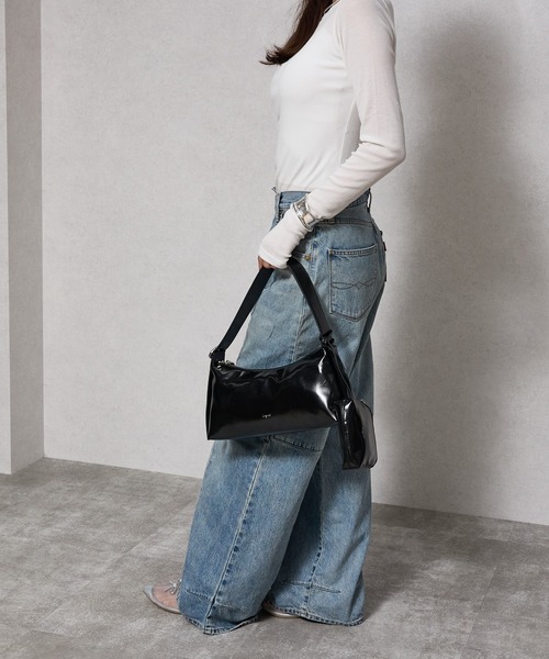 Ungrid（アングリッド）の「【Ungrid/アングリッド】　ポーチチャーム付　ワイドバックルベルト ワンハンドルショルダーバッグ（ショルダーバッグ・レディース・ブラック/ブラウン/アイボリー・FREE）」の11枚目の写真